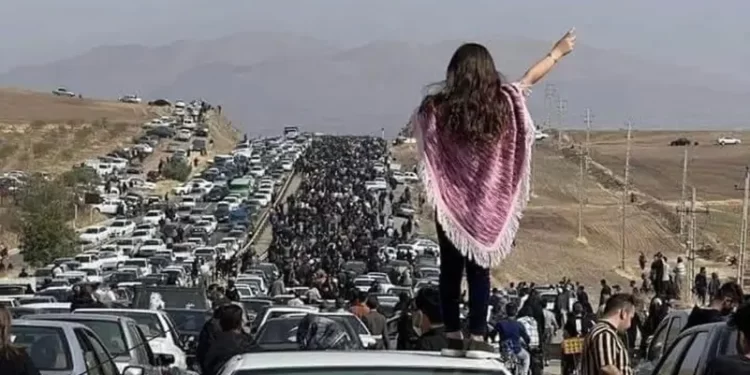 كيف اصبح جيل الألفية الثالثة المنتفض.. كابوسا للنظام الإيراني؟