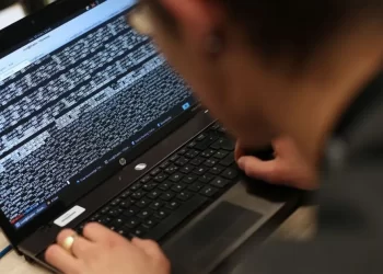 حماس وإسرائيل.. “حرب موازية” على الإنترنت