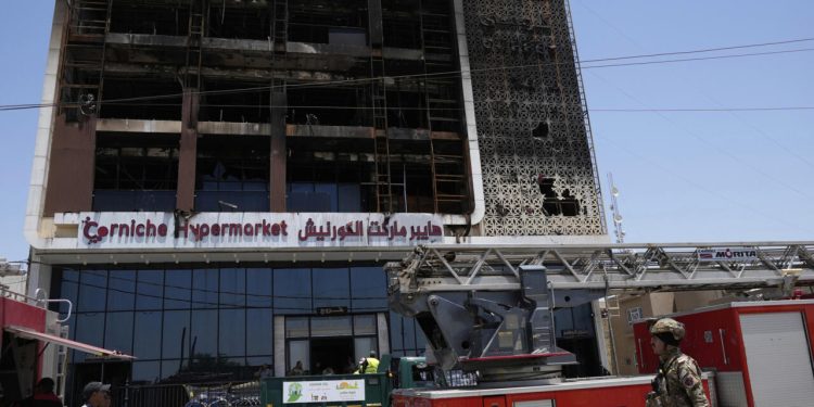 التحقيقات تكشف تقصيرًا خطيرًا في فاجعة حريق الكوت وتوقيف 20 مسؤولًا في كارثة
