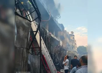 مصر.. حريق ضخم يلتهم سوقا عمره 70 عاما في السيدة زينب