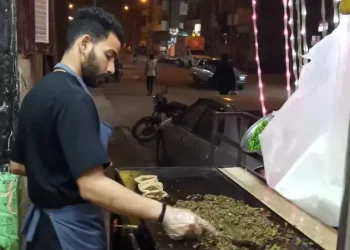 حكاية حكم كرة قدم مصري.. يعمل بائع كبدة