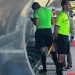 بالفيديو.. حكم مصري يلغي هدفا مستعينا بهاتفه بدلا من “الفار”