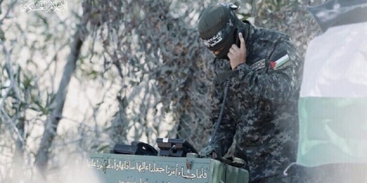 مسؤول في حماس: المحتجزون الأجانب “ضيوف” و”الصهاينة” للتبادل مع أسرانا وإخواننا