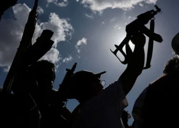 خبراء إيرانيون ورادارات حوثية قرب باب المندب