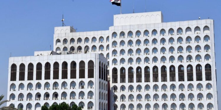 الخارجية تقرر إعادة العمل بنظام الحجز الإلكترونيّ للمعاملات القنصليَّة