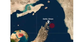 مسؤول أمريكي: إيران أطلقت النار على سفينة الشحن قرب عُمان