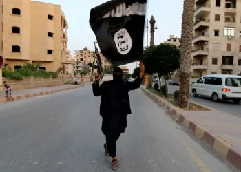 داعش يراهن على “أشبال الخلافة”.. مقتل قيادي كبير في الرقة