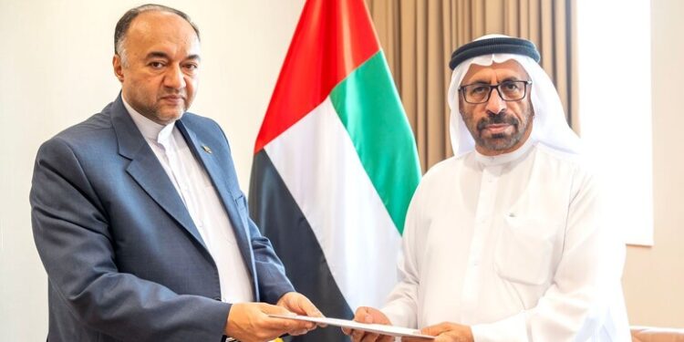 الرئيس الإيراني يوجه دعوة رسمية لنظيره الإماراتي لزيارة طهران