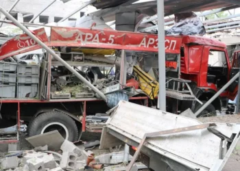أوكرانيا تأمر بإجلاء عائلات من 16 بلدة بوسط شرق البلاد
