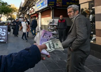 الدولار الأمريكي المزيف يغزو الشارع الدمشقي