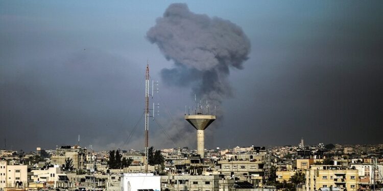 “يديعوت أحرونوت”: الجيش الإسرائيلي يصادق على عملية عسكرية في رفح