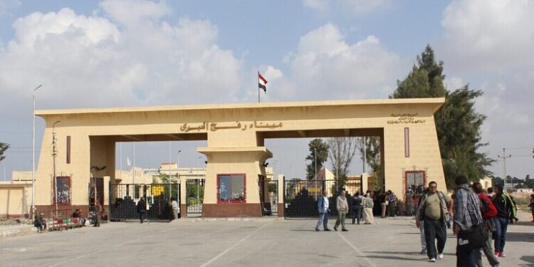 مسؤول مصري: إسرائيل ترفض دخول الجرحى الفلسطينيين إلى مصر