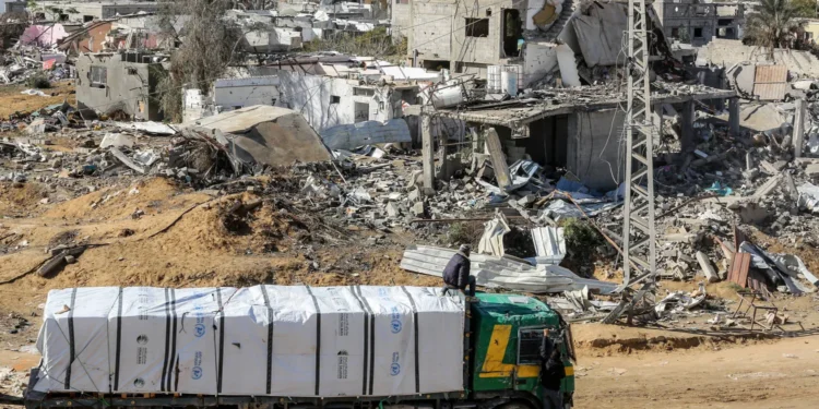 بريطانيا وفرنسا وألمانيا تطالب إسرائيل بالوفاء بالتزاماتها الإنسانية للفلسطينيين