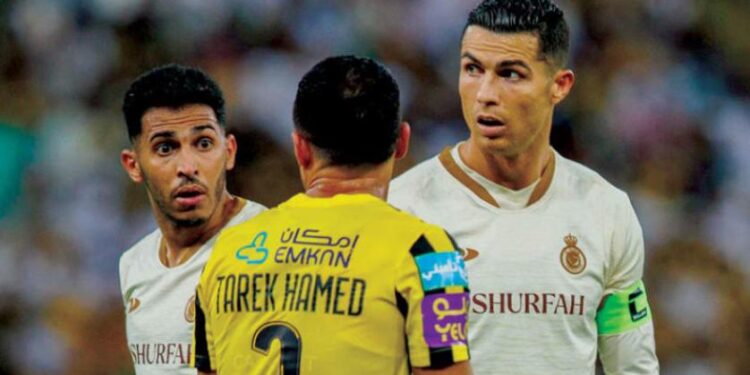 هتافات الجماهير لـ«ميسي» في حضرة رونالدو… هل هي جديدة؟
