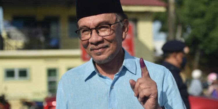 ماليزيا: المعارض الإصلاحي أنور ابراهيم رئيسًا للوزراء