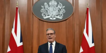 رئيس الوزراء البريطاني: سندعو لاجتماعا دوليا وتنسيقا عسكريا لتأمين مضيق هرمز