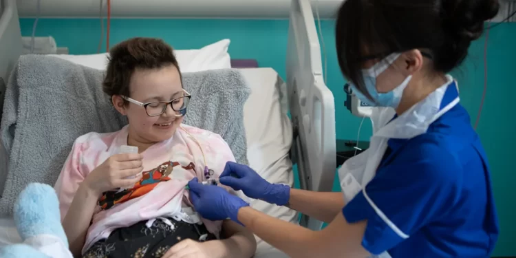 علاج ثوري لسرطان الدم.. فتاة بريطانية تهزم الـ”لوكيميا”