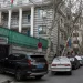 طهران تعفي مسؤولاً أمنياً.. وباكو تشكك بدوافع الهجوم على سفارتها