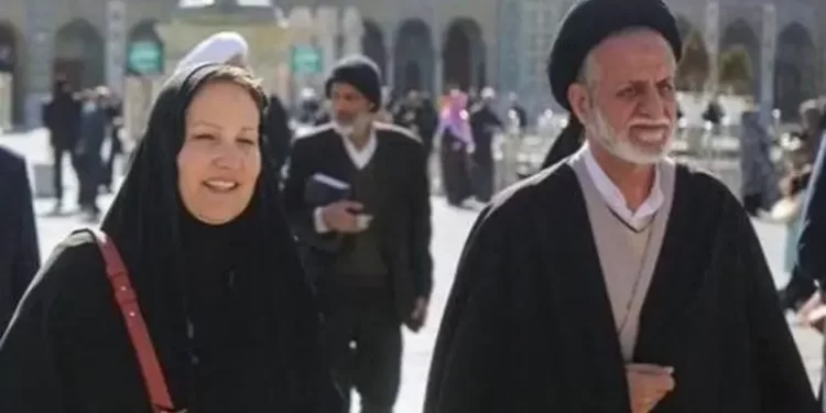 سفيرة سويسرا في طهران تثير الجدل بعد ارتدائها حجاباً