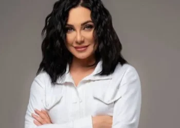 سلاف فواخرجي “وثيقة” زواجي من بشار الأسد غير صحيحة