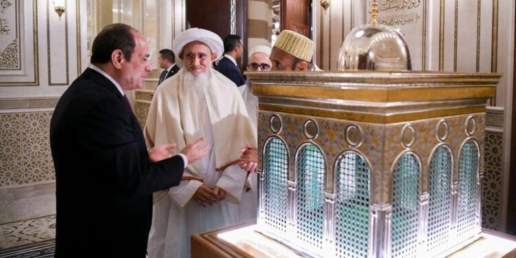 سلطان البهرة يشكر مصر على منح طائفته فرصة تطوير أشهر مساجد البلاد (صور)