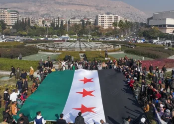 بريطانيا ترفع العقوبات عن وزارتين وأجهزة مخابرات سورية