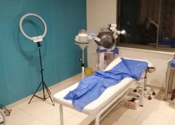 داخل شقة في الأردن.. انتحلا صفة طبيب وأجريا عمليات تجميل