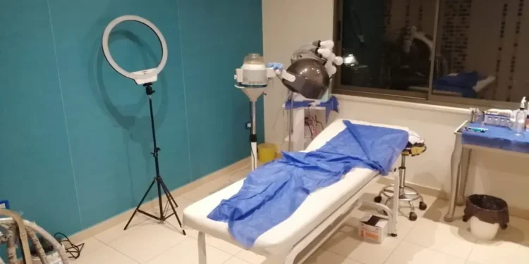 داخل شقة في الأردن.. انتحلا صفة طبيب وأجريا عمليات تجميل