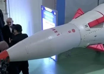 طهران تستعرض قوتها بصاروخ بالستي مداه 1700 كيلومتر