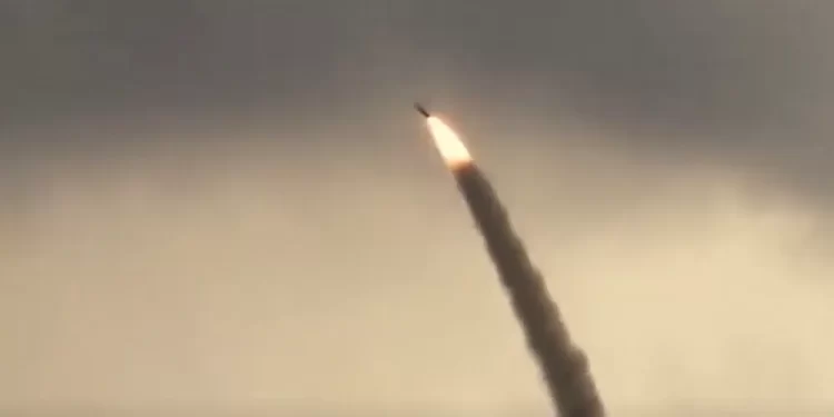 للمرة الأولى.. إيران صنعت صاروخا بالستيا فرط صوتي