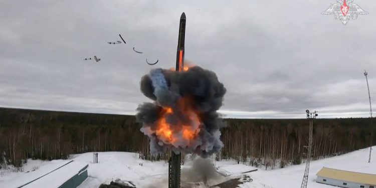 «الناتو»: الصاروخ الروسي الجديد لن يغيّر مسار الحرب في أوكرانيا