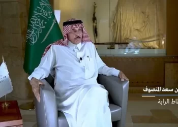 قبل ساعات من الاحتفاء بـ”يوم العَلم”.. وفـاة خطاط العلم السعودي
