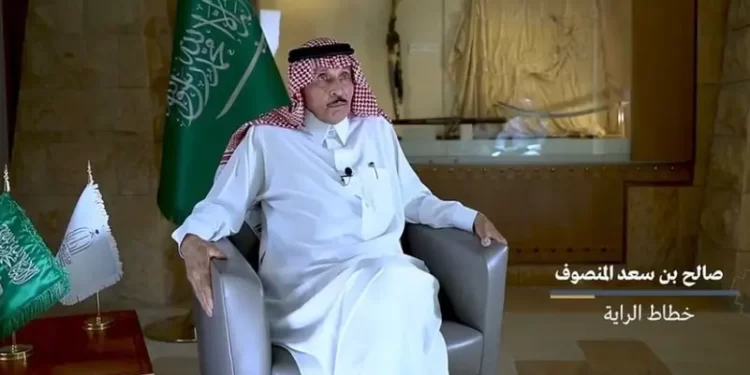قبل ساعات من الاحتفاء بـ”يوم العَلم”.. وفـاة خطاط العلم السعودي