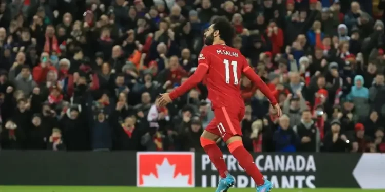 محمد صلاح يروج لكرة كأس العالم للسيدات