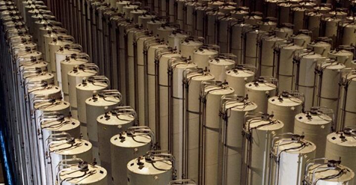 إيران تزيد إنتاجها من المواد القريبة من درجة صنع قنبلة نووية