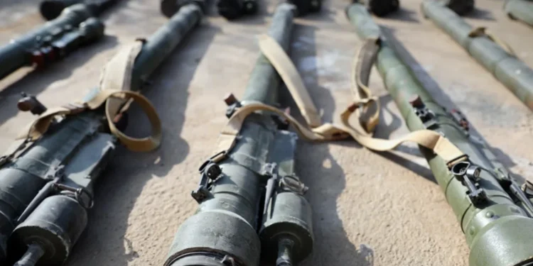 الأمن السوري يداهم دير الزور ويضبط صواريخ “سام-7” معدة للتهريب
