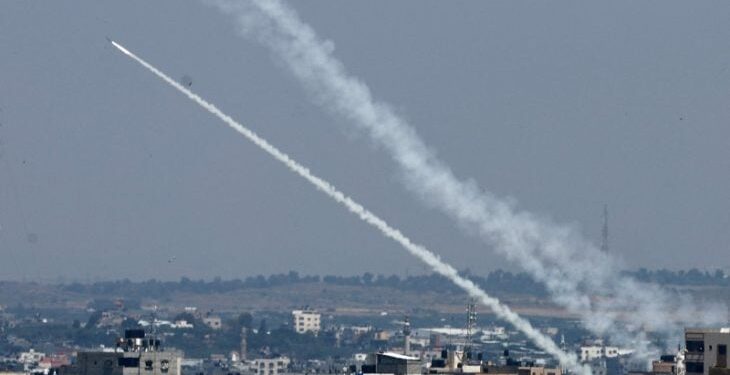 المقاومة الفلسطينية تطلق عشرات الصواريخ على تل ابيب رداً على اغتيال قادتها (فيديوهات)
