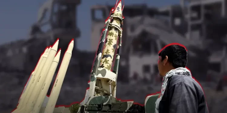 مسؤول أميركي: صواريخ الحوثيين قادرة على الوصول لقواعدنا بجيبوتي وإفريقيا