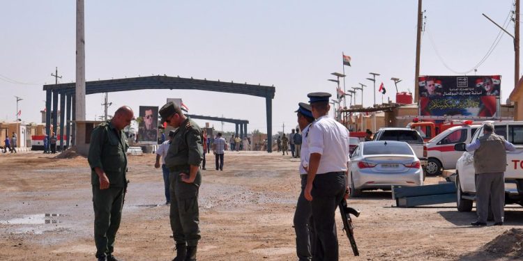 300 عسكري سوري في العراق يرفضون العودة لبلدهم