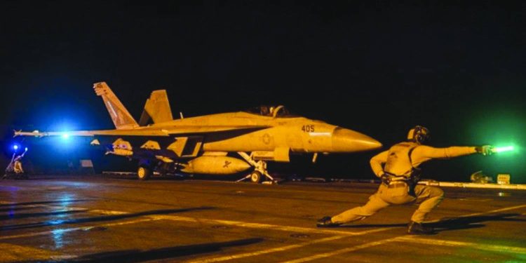 الجيش الأميركي يؤكد «تدمير» ميناء رأس عيسى… والحوثيون يصرخون قتلاهم