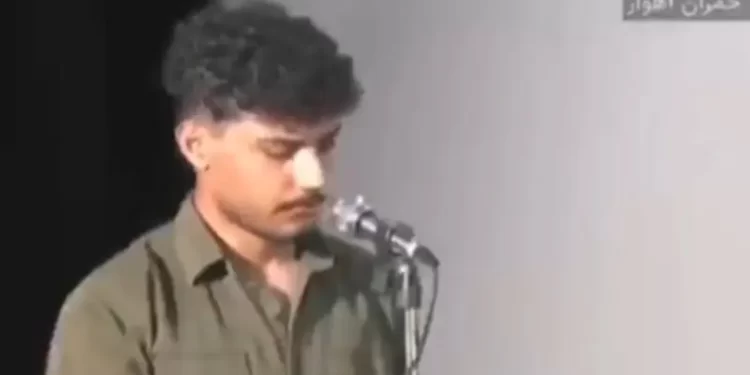 شاهد طالباً يتحدى بشجاعة ممثل خامنئي: أنتم فاشلون