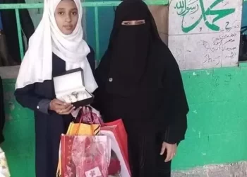 كلمات والد طالبة يمنية تم فصلها من مدرستها لعدم ترديد الصرخة تشعل غضب اليمنيين..