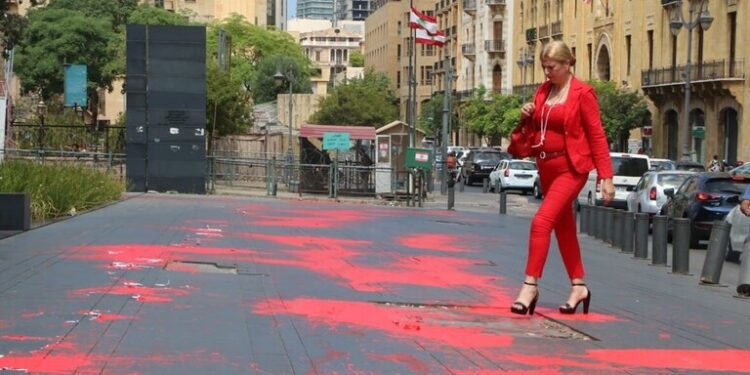 في ذكرى انفجار مرفأ بيروت.. طلاء أحمر في محيط مجلس النواب