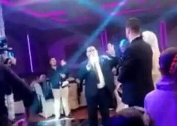 طلقها زوجها في زفاف ابنتها.. والدة عروس مصر تكشف السبب
