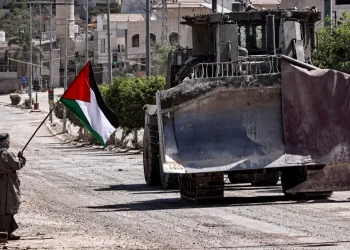 إسرائيل تهدم 14 منزلا في طولكرم بذريعة “شق شارع”..