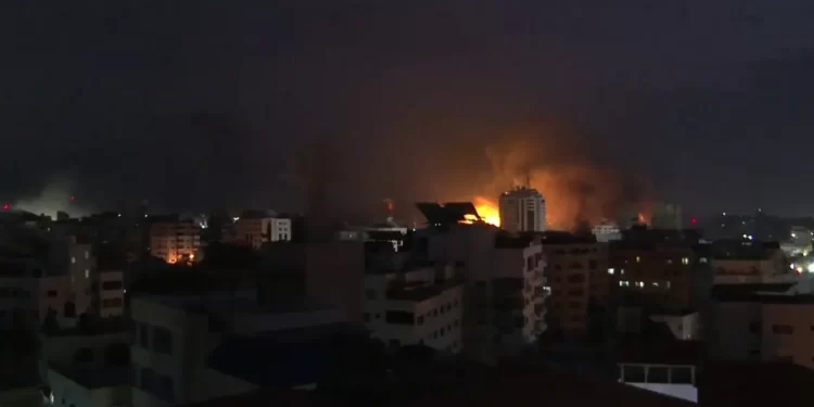 القطاع سيغرق في الظلام خلال ساعات.. والصحة الفلسطينية تناشد