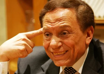 هل اعتزل الزعيم عادل إمام الفن فعلاً؟.. شقيقه المنتج عصام يفجر مفاجأة