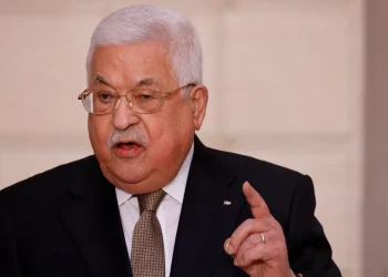 محمود عباس يهاجم حماس.. ويطالبها بتسليم السلاح والرهائن