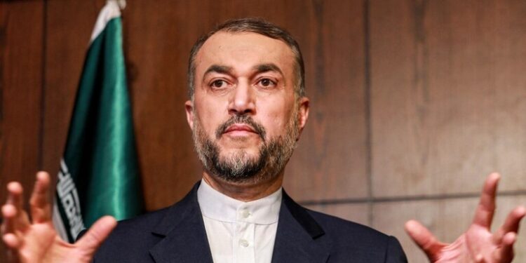 سوريا.. عبد اللهيان يزور مرقد حافظ الأسد في اللاذقية