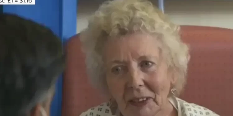 شاهد عجوزاً مريضة “تقصف” سوناك بلطف: ابذل جهداً أكبر